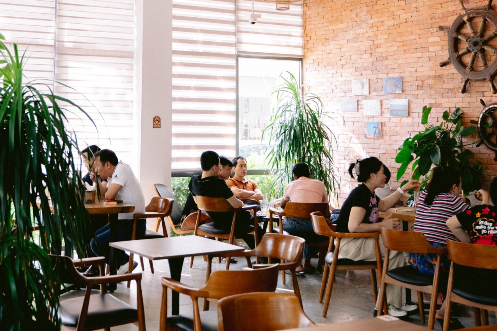 Top 7 quán cà phê view đẹp ở Đồng Hới được check-in “hot” rần rần năm 2025 9 Quán cà phê Quảng Bình Dhamma Sālā với không gian hiện đại, năng động, trẻ trung